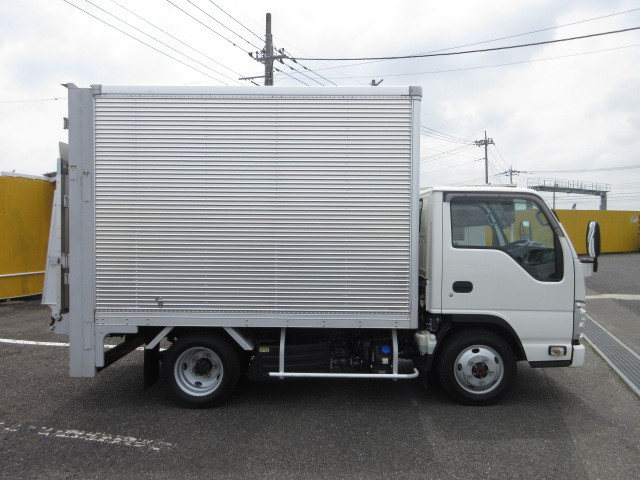 いすゞ エルフ 2RG-NKS88AN(4WD)の写真6