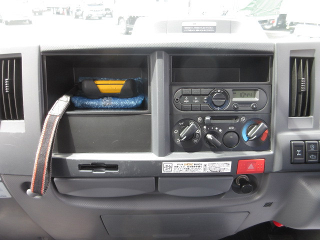 いすゞ エルフ 2RG-NKS88AN(4WD)の写真15