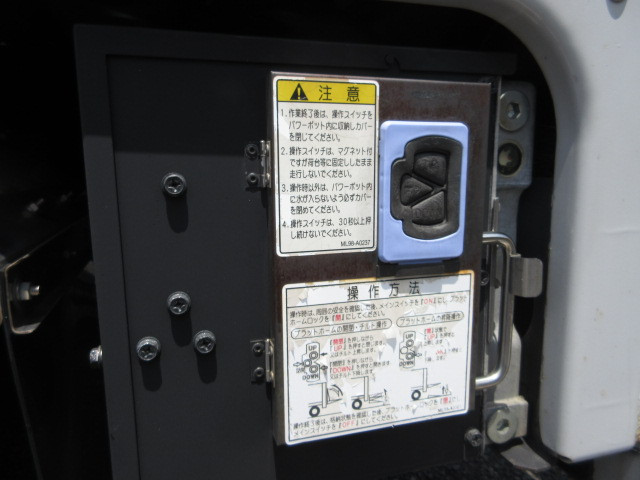 いすゞ エルフ 2RG-NKS88AN(4WD)の写真44