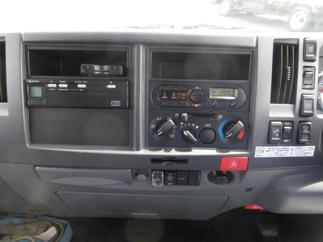 いすゞ エルフ TPG-NPR85AN(2WD)の写真16