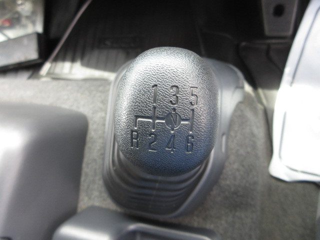 いすゞ フォワード 2RG-FTR90V2(2WD)の写真27