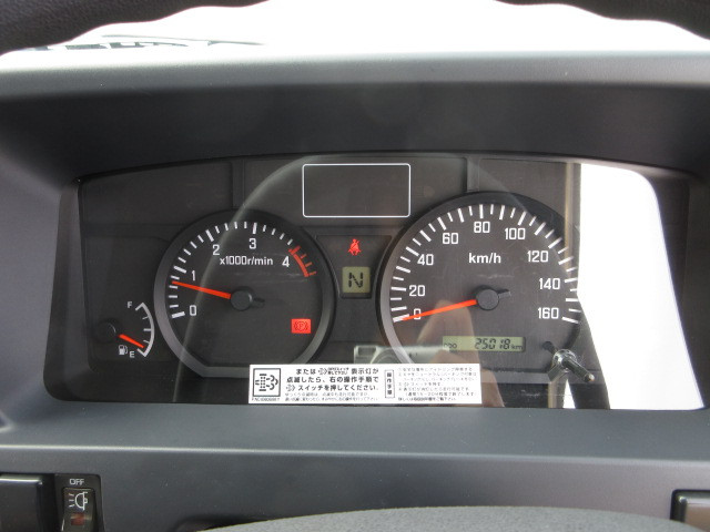 いすゞ エルフ TRG-NHS85AN(4WD)の写真12