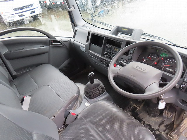 いすゞ エルフ 2RG-NMR88N(2WD)の写真3