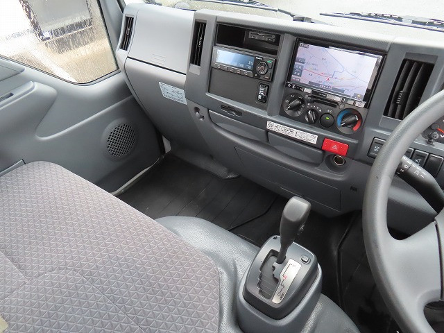 いすゞ エルフ TRG-NJR85A(2WD)の写真16