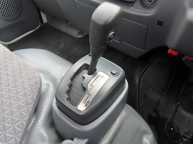 いすゞ エルフ TRG-NJR85A(2WD)の写真18