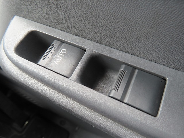 いすゞ エルフ TRG-NJR85A(2WD)の写真20