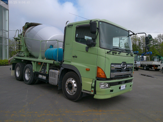 日野 プロフィア QPG-FS1AKDA(6x4)の写真2