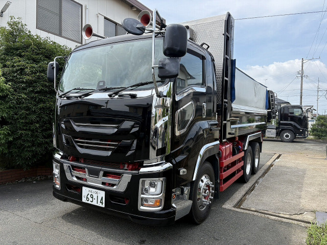 いすゞ ギガ 2PG-CXZ77CT(6x4)の写真2