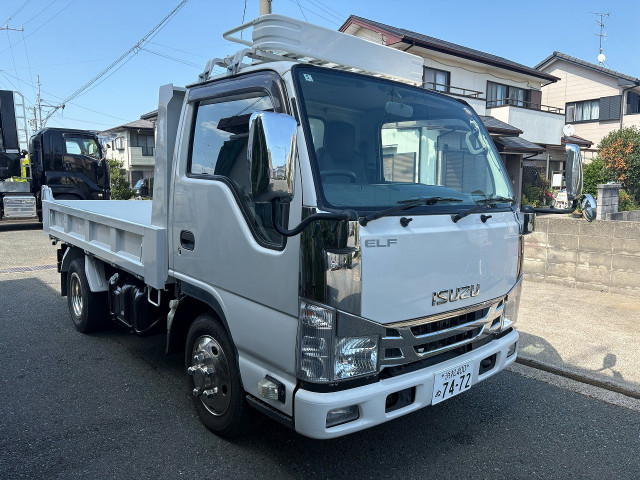 いすゞ エルフ TPG-NJR85AD(2WD)の写真1