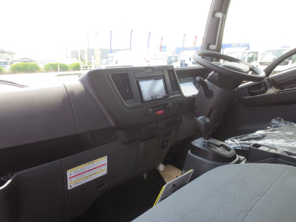 いすゞ エルフ 2TG-NMR88AM(2WD)の写真15
