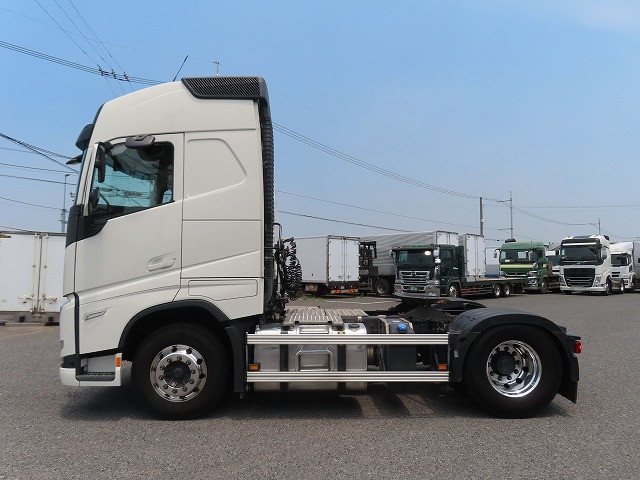 ボルボ FH トラクター 2KG-4K2TEA1(2WD)の写真7