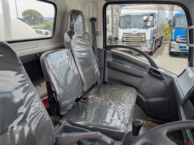 いすゞ エルフ 2PG-NPR88N(2WD)の写真8