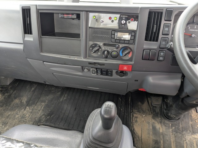 いすゞ エルフ 2PG-NPR88N(2WD)の写真9