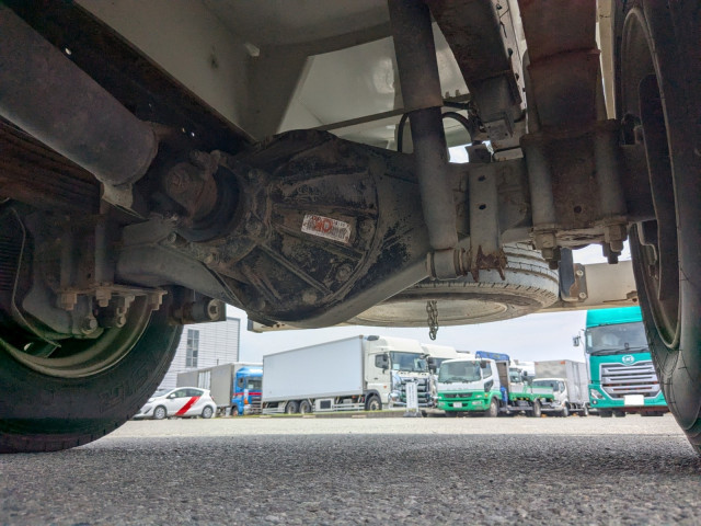いすゞ エルフ 2PG-NPR88N(2WD)の写真13