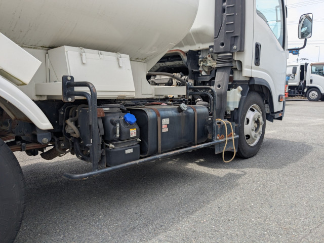 いすゞ エルフ 2PG-NPR88N(2WD)の写真16