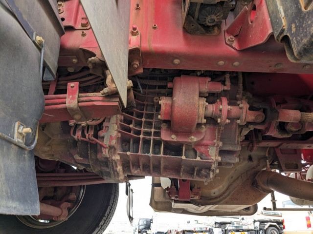 いすゞ ギガ 2PG-CYM77C(6x2)の写真27