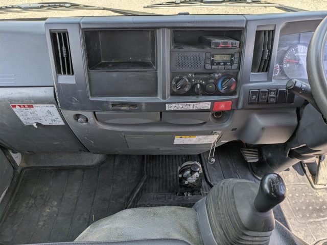 いすゞ エルフ TPG-NKR85AN(2WD)の写真9