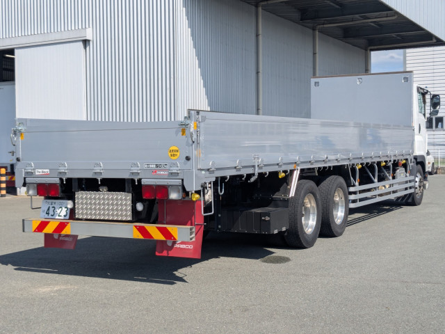 いすゞ ギガ QKG-CYL77B(6x2)の写真3