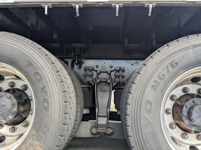 いすゞ ギガ QKG-CYL77B(6x2)の写真19