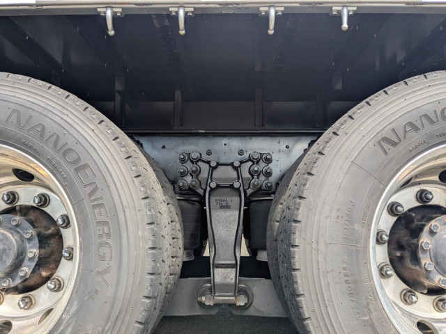 いすゞ ギガ QKG-CYL77B(6x2)の写真31