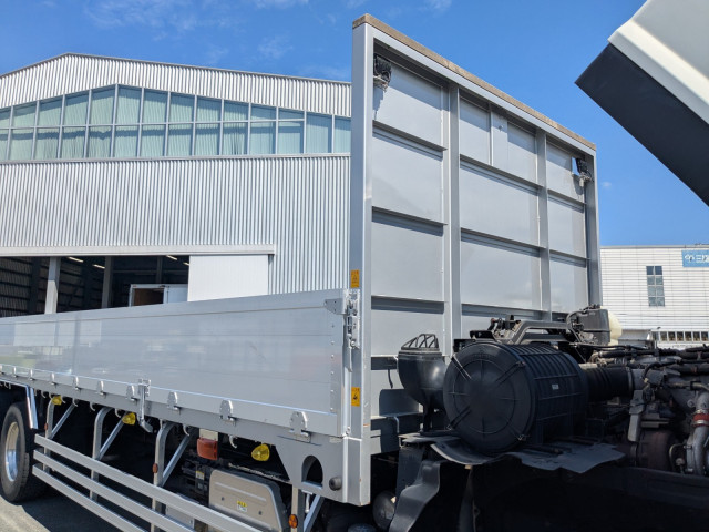 いすゞ ギガ QKG-CYL77B(6x2)の写真38