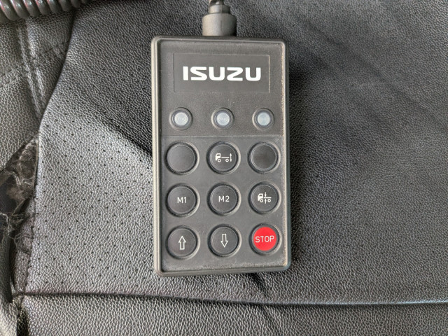 いすゞ ギガ QKG-CYL77B(6x2)の写真41