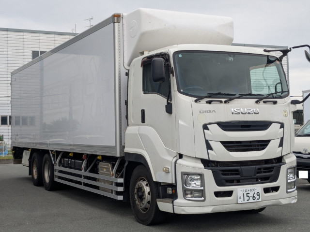 いすゞ ギガ QPG-CYL77B(6x2)の写真2