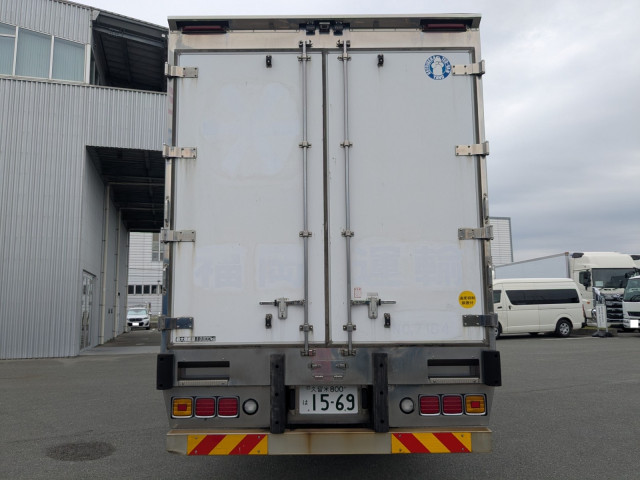 いすゞ ギガ QPG-CYL77B(6x2)の写真5