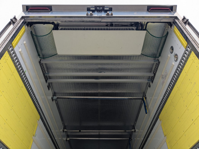 いすゞ ギガ QPG-CYL77B(6x2)の写真9