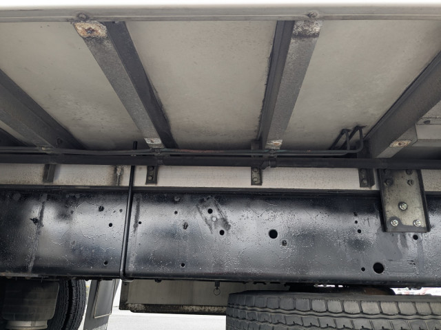 いすゞ ギガ QPG-CYL77B(6x2)の写真21