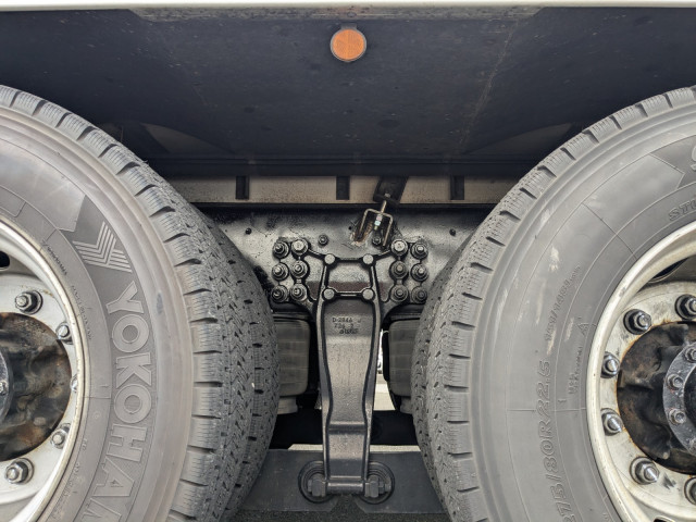 いすゞ ギガ QPG-CYL77B(6x2)の写真31