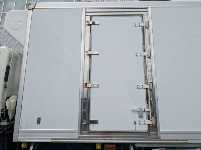 いすゞ ギガ QPG-CYL77B(6x2)の写真38
