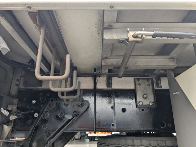 いすゞ ギガ QPG-CYL77B(6x2)の写真41