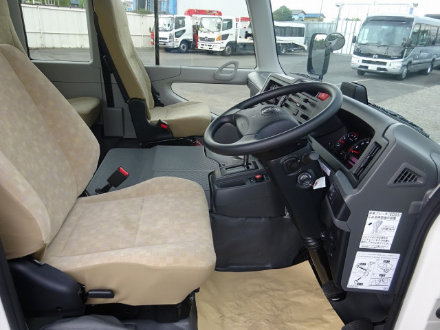 トヨタ コースター 2WG-GDB110(2WD)の写真4
