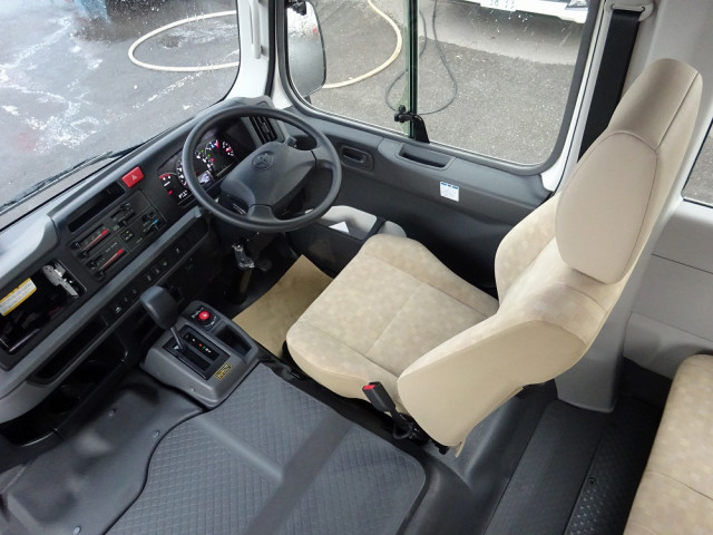 トヨタ コースター 2WG-GDB110(2WD)の写真21