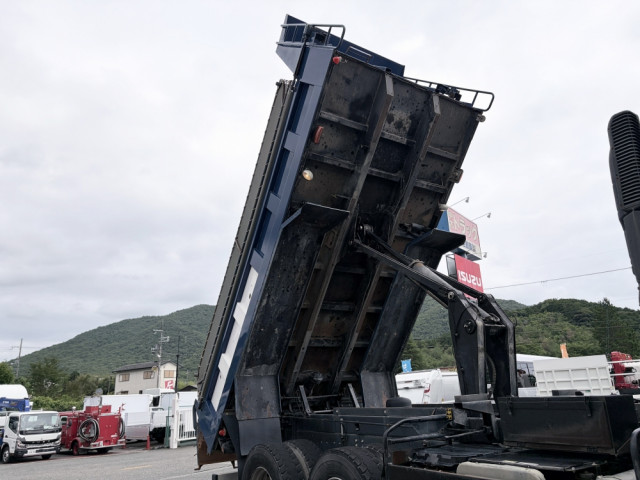 いすゞ ギガ QKG-CXZ77AT(6x4)の写真19