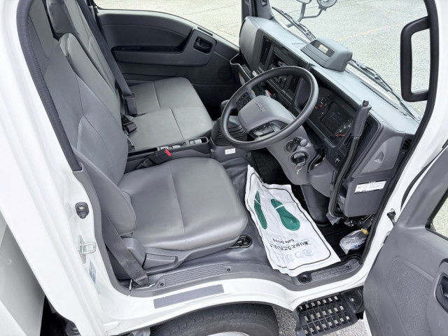 いすゞ エルフ 2RG-NKR88AT(2WD)の写真4