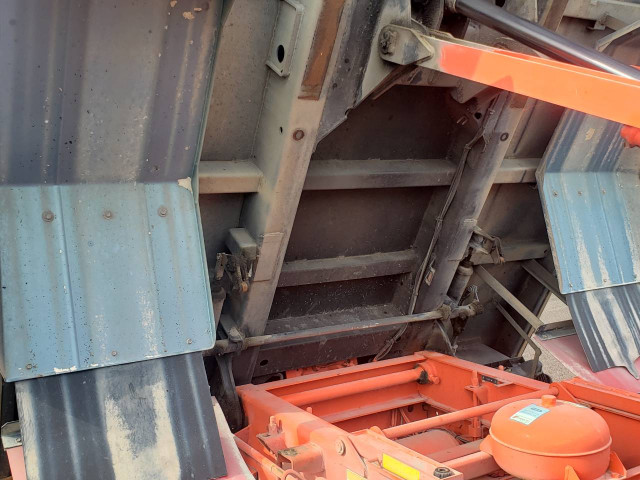 いすゞ フォワード LKG-FTR90S2(2WD)の写真11