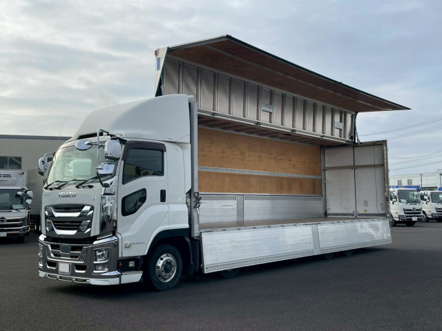 いすゞ ギガ 2PG-CYJ77C 8x4