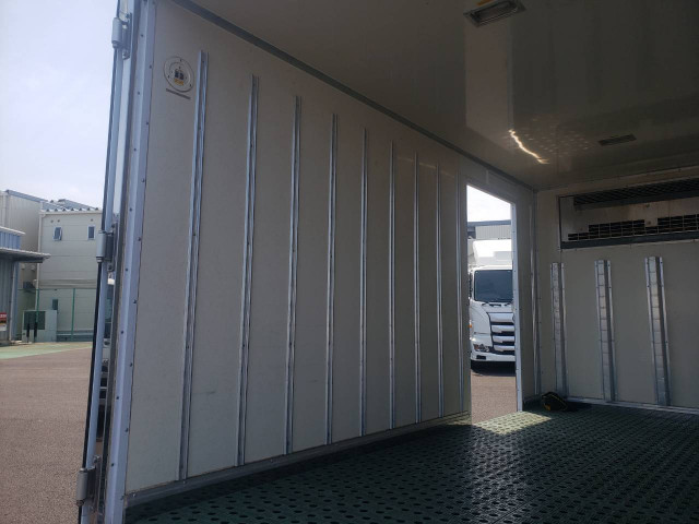 いすゞ エルフ 2RG-NMR88N(2WD)の写真9