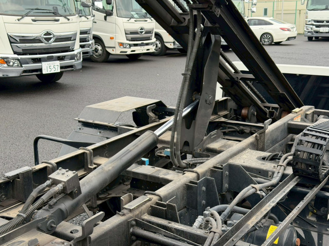 いすゞ エルフ 2RG-NPR88AN(2WD)の写真24