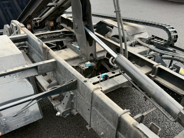 いすゞ エルフ 2RG-NPR88AN(2WD)の写真32