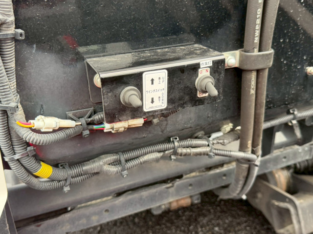 いすゞ エルフ 2RG-NPR88AN(2WD)の写真33