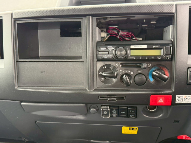 いすゞ エルフ 2RG-NPR88AN(2WD)の写真44