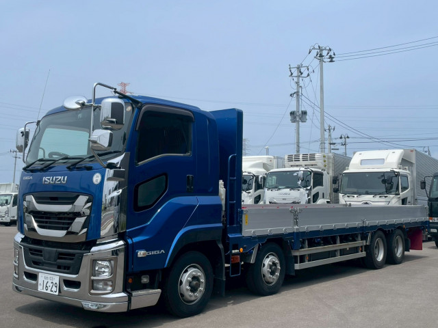 いすゞ ギガ QPG-CYJ77B(8x4)の写真1
