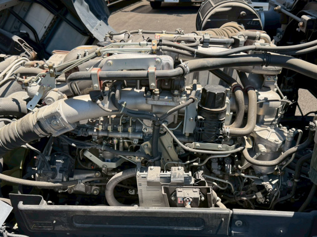 いすゞ ギガ QPG-CYJ77B(8x4)の写真37