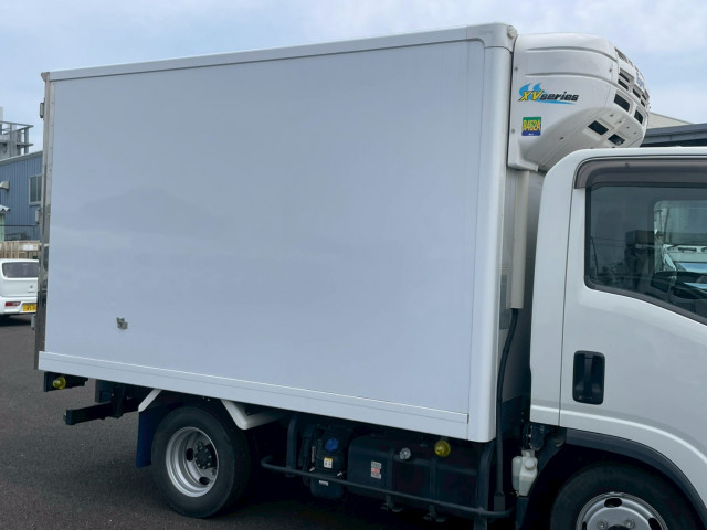 いすゞ エルフ 2RG-NLR88AN(2WD)の写真9