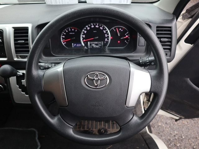 トヨタ ハイエース CBA-TRH214W(2WD)の写真4