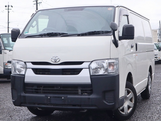 トヨタ ハイエースバン 3DF-GDH201V(2WD)の写真1