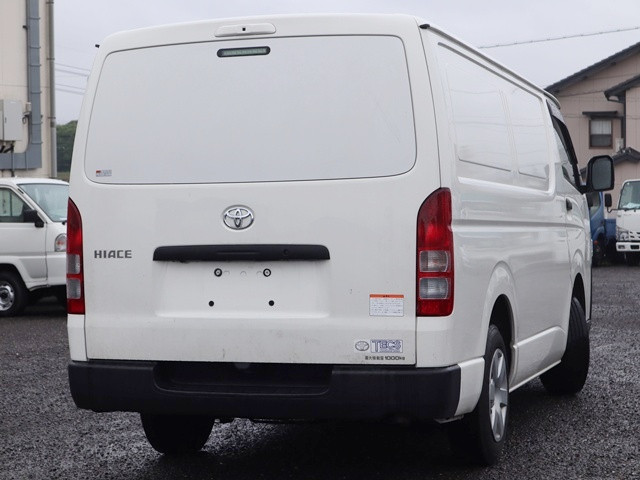 トヨタ ハイエースバン 3DF-GDH201V(2WD)の写真3